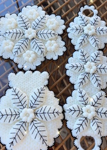 El Yapımı Beyaz Kırmızı Çiçekli Örgü Set - Görsel 5