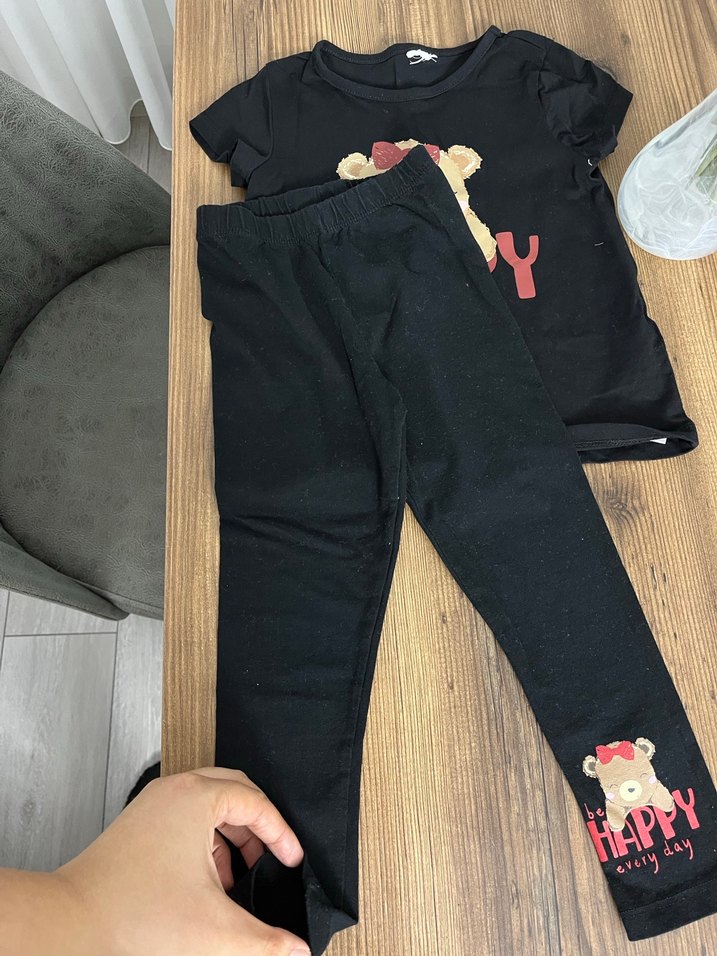 Kız Çocuk Siyah Baskılı Tişört ve Tayt Takımı - Görsel 2