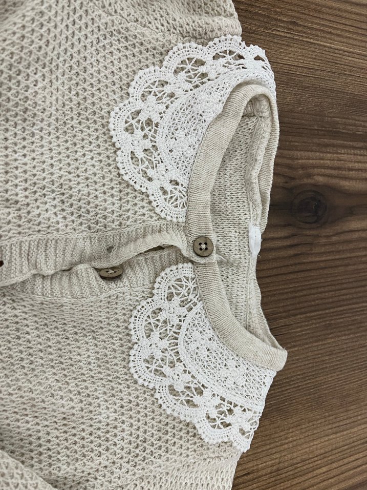 Kız Çocuk Bej Dantel Detaylı Örgü Hırka - Görsel 3