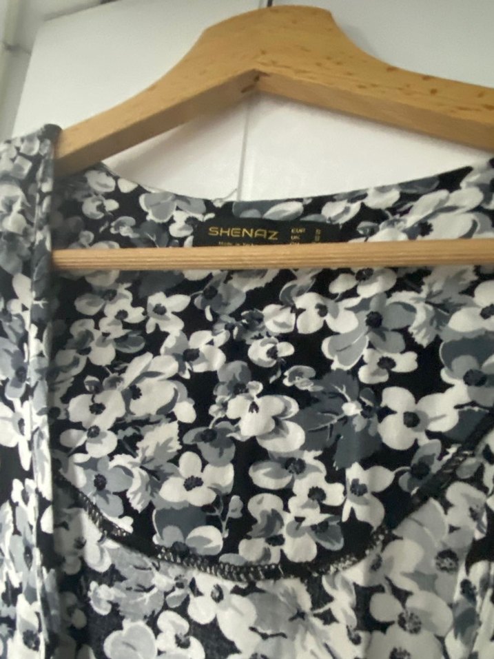 Gri Çiçek Desenli V Yakalı Midi Elbise - Görsel 2