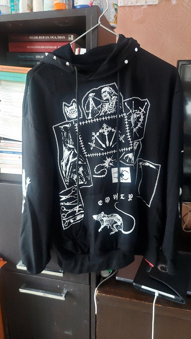 Siyah Kapüşonlu Punk Tarzı Sweatshirt - Görsel 2