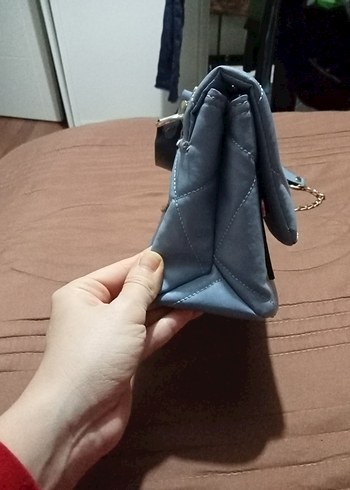 Zincir Detaylı Mavi Kadın Çanta - Görsel 2