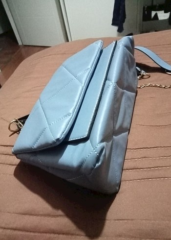 Zincir Detaylı Mavi Kadın Çanta - Görsel 3