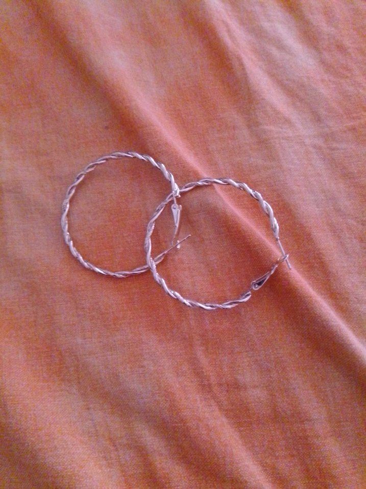 Siyah Fiyonk Detaylı Minimalist Taç - Görsel 5