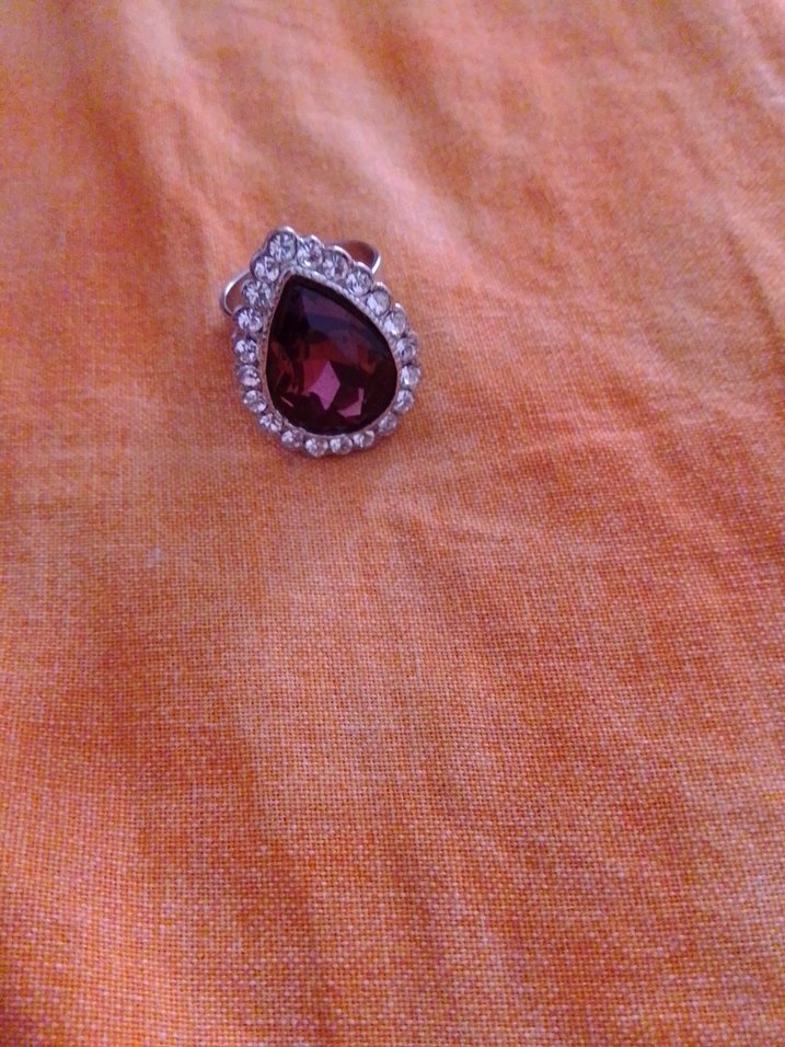 Siyah Fiyonk Detaylı Minimalist Taç - Görsel 3