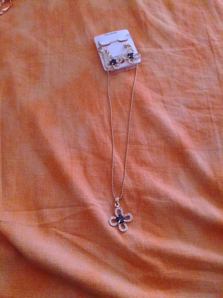 Siyah Fiyonk Detaylı Minimalist Taç - Görsel 2