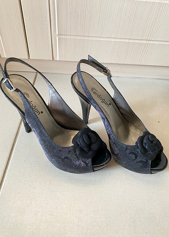 Klasik Gotik Gri Çiçekli Topuklu Ayakkabı - Görsel 2