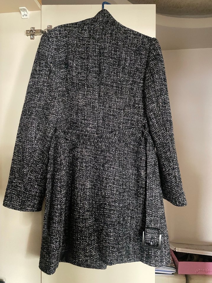 Klasik Siyah-Beyaz Desenli Kadın Kaban - Görsel 5