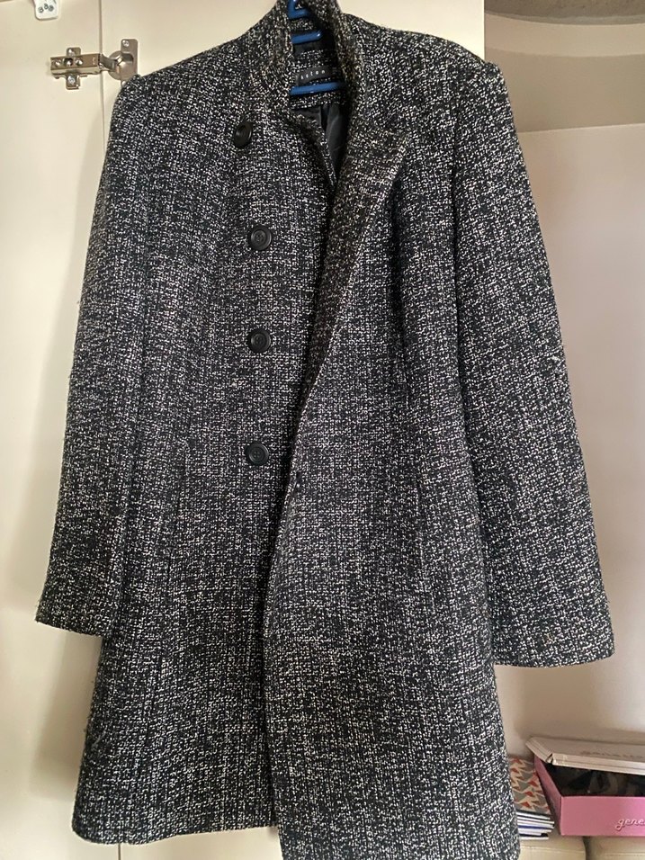 Klasik Siyah-Beyaz Desenli Kadın Kaban - Görsel 2