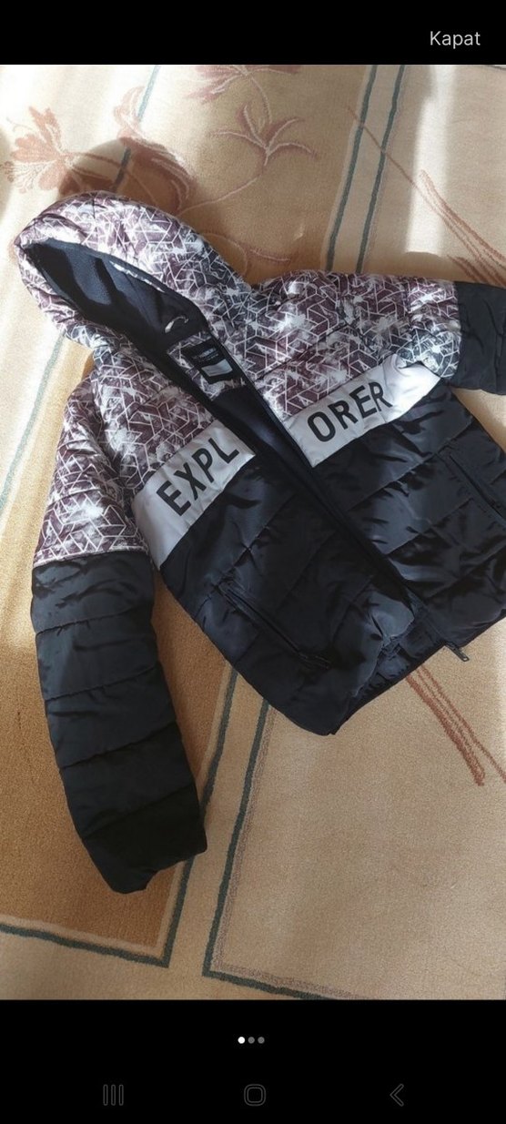 Erkek Çocuk Siyah Desenli Kapüşonlu Mont - Görsel 2