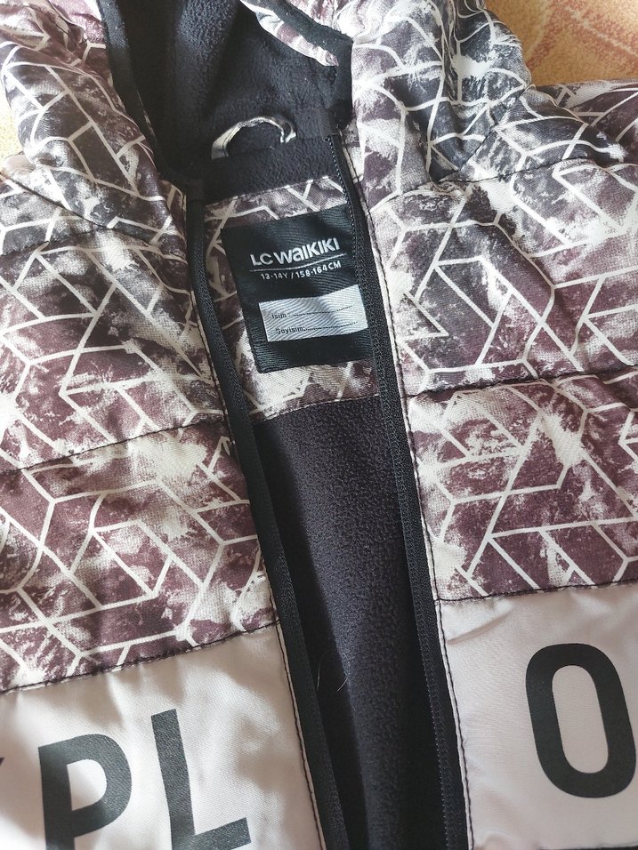 Erkek Çocuk Siyah Desenli Kapüşonlu Mont - Görsel 4