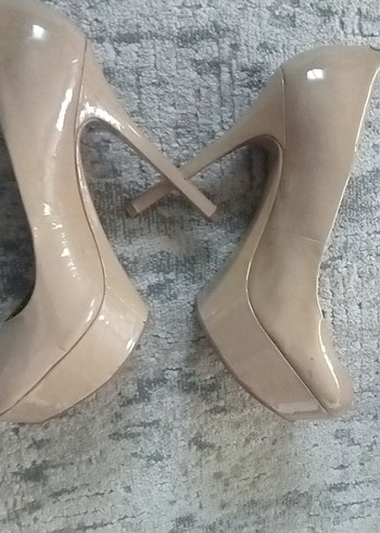 Bej Parlak Rugan abiye ayakkabı modeli Stiletto - Görsel 2