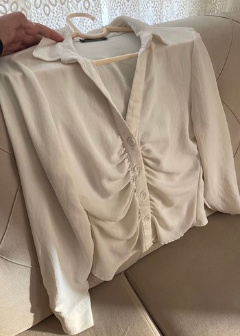 Trendyolmilla Ekru Büzgülü V Yaka Gömlek - Görsel 2