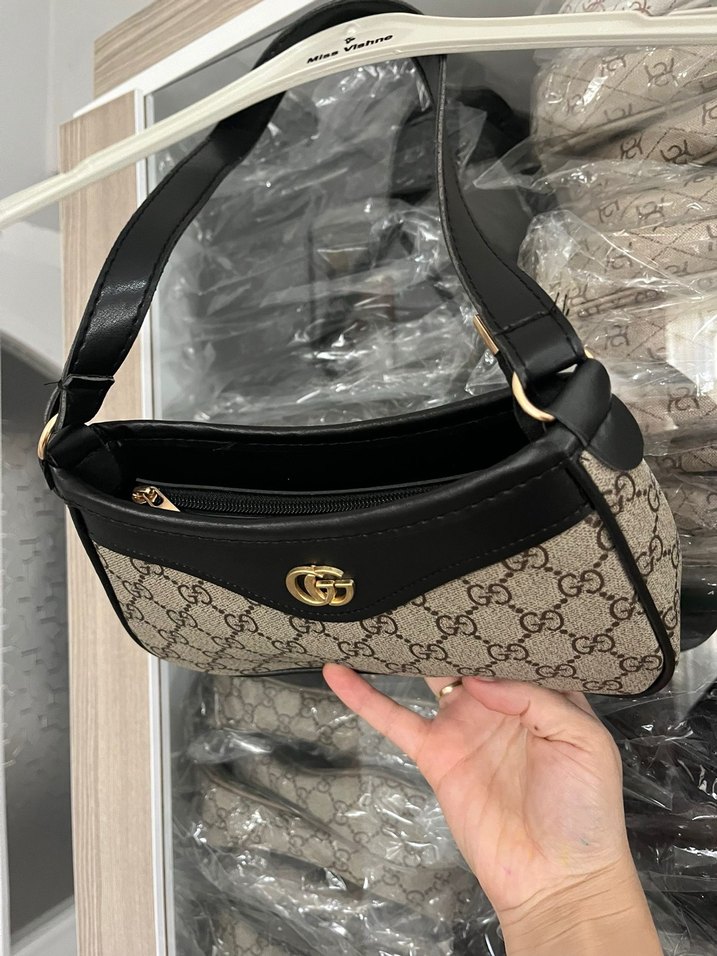 Klasik Siyah Tokalı Kadın Omuz Çantası - Görsel 4