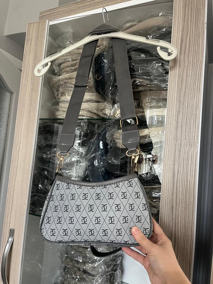 Gri Yılan Desenli Tokalı Kadın Çanta - Görsel 2