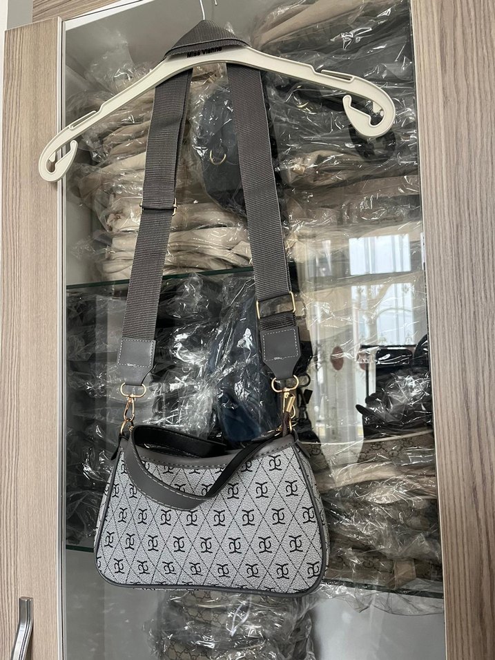 Gri Yılan Desenli Tokalı Kadın Çanta - Görsel 4