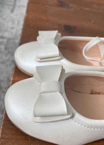 Klasik Beyaz Fiyonklu Kız Babet Ayakkabı - Görsel 3