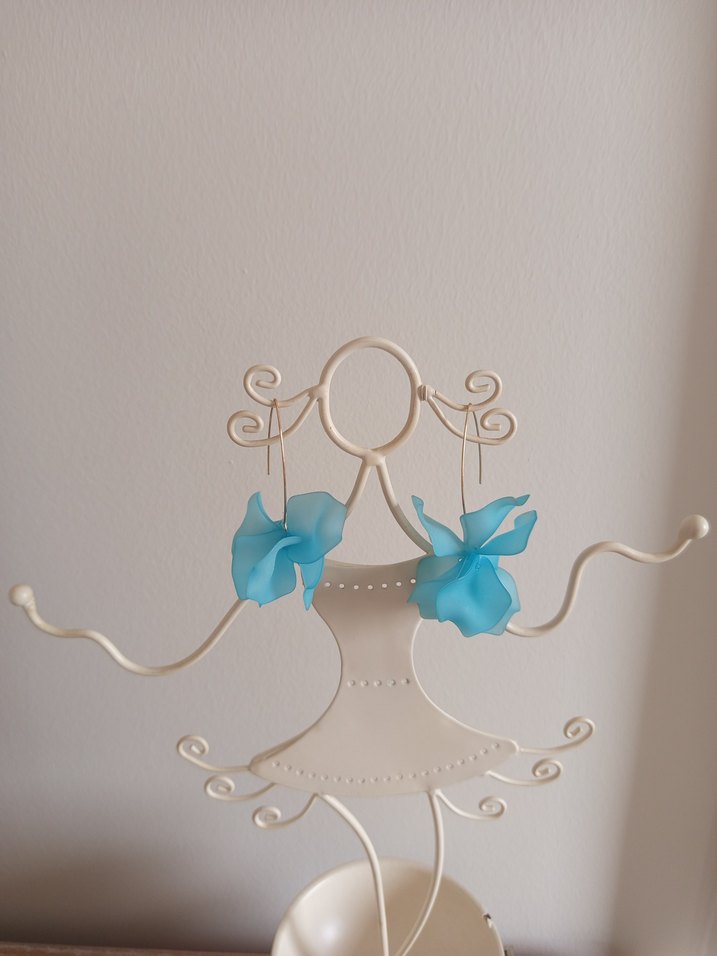 Mavi Fiyonk Çiçek Detaylı Küpe - Görsel 3