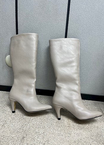 Bej Deri Dizüstü İnce Topuklu Kadın Çizme - Görsel 4