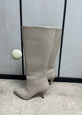 Bej Deri İnce Topuklu Diz Boyu Kadın Çizme - Görsel 2