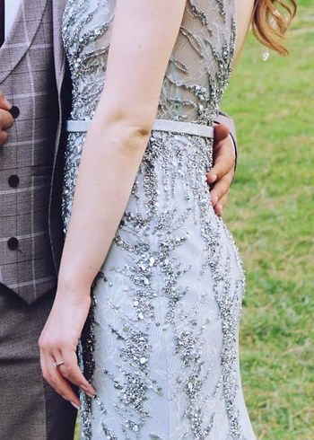 Gri Drapeli Uzun V Yaka Abiye Elbise - Görsel 4