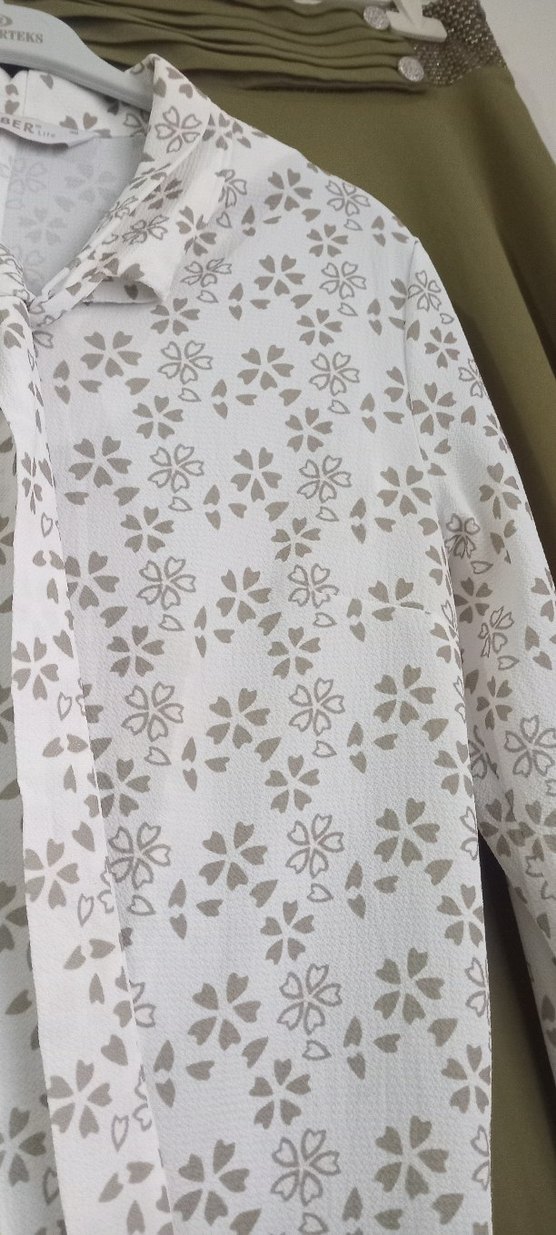 Uzun Kollu Desenli Beyaz Pamuklu Gömlek ve kombine etek - Görsel 3