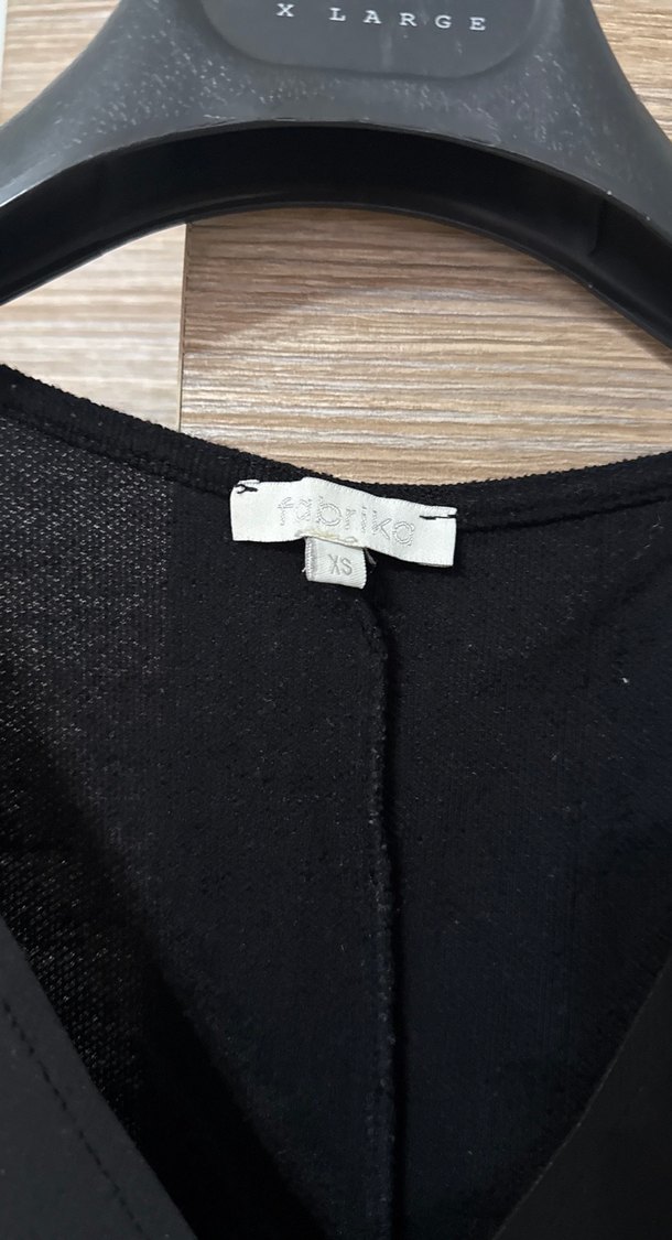 Siyah V Yakalı Kolsuz Bluz - Görsel 2