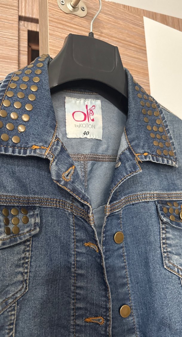 Düğmeli Nakışlı Mavi Kadın Kot Ceket - Görsel 3