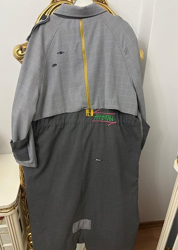 Düğmeli Uzun Gri Nakışlı trençkot - Görsel 4