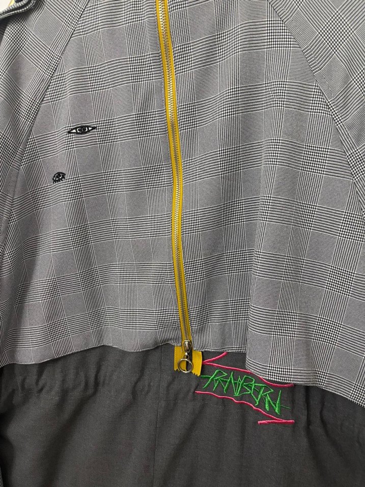 Düğmeli Uzun Gri Nakışlı trençkot - Görsel 5