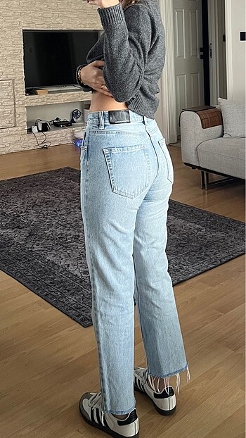 34 Beden mavi Renk Stradivarius jean
