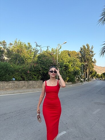 Kırmızı elbise