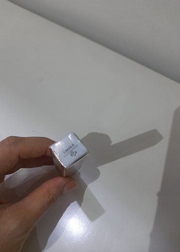 Bej Renkli Cakalla Dudak Parlatıcısı - Görsel 3