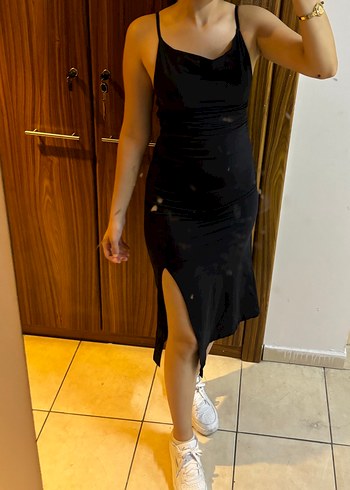 Siyah İnce Askılı yırtmaçlı Midi Elbise - Görsel 3