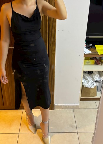 Siyah İnce Askılı yırtmaçlı Midi Elbise - Görsel 2