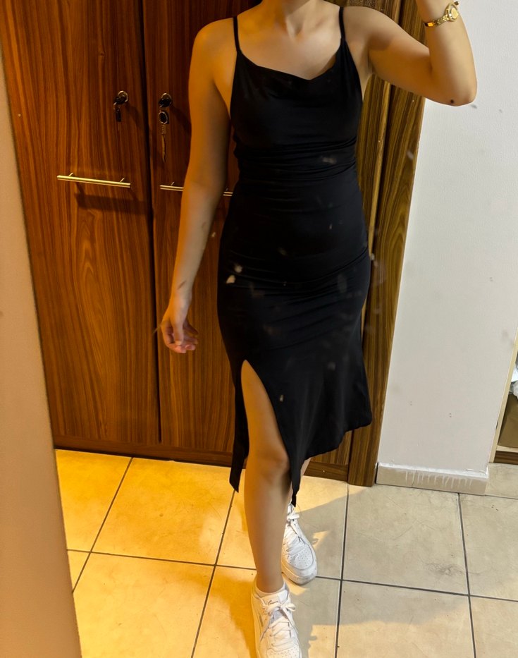 Siyah İnce Askılı yırtmaçlı Midi Elbise - Görsel 3