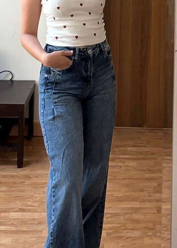 Beyaz Kalp Desenli Kolsuz Crop Top - Görsel 2