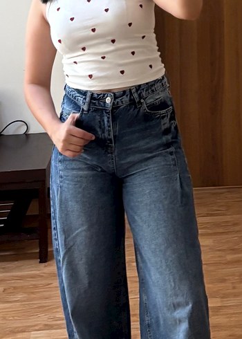 Beyaz Kalp Desenli Kolsuz Crop Top - Görsel 3