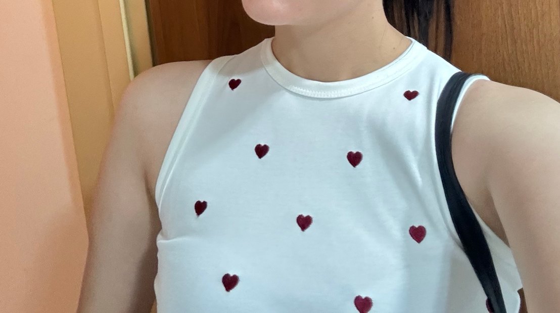 Beyaz Kalp Desenli Kolsuz Crop Top - Görsel 4