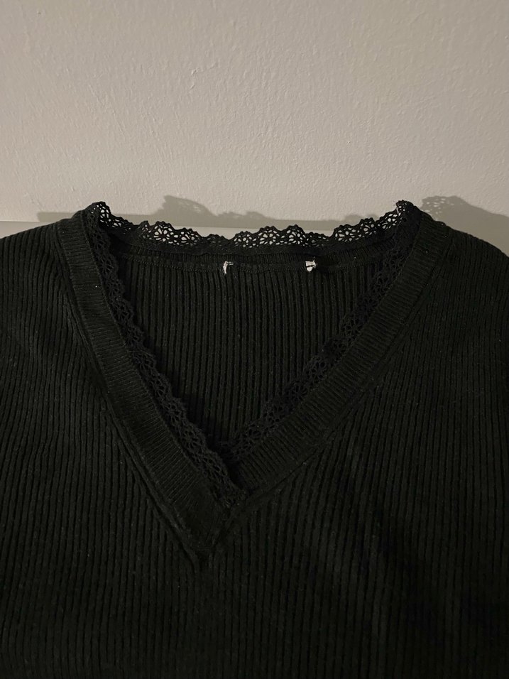 Dantel Detaylı Siyah V Yaka Kadın Kazak - Görsel 2