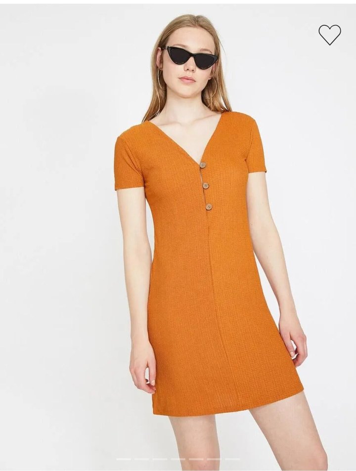 Düğmeli V Yaka Kısa Kollu Elbise - Görsel 2