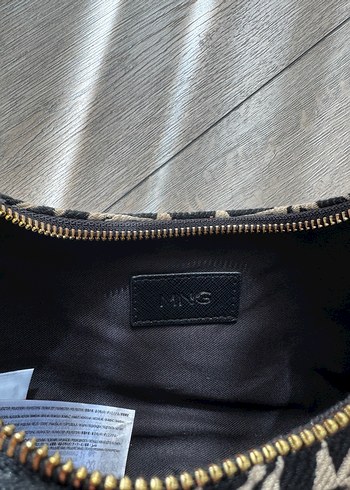 Mango monogram çanta - Görsel 6