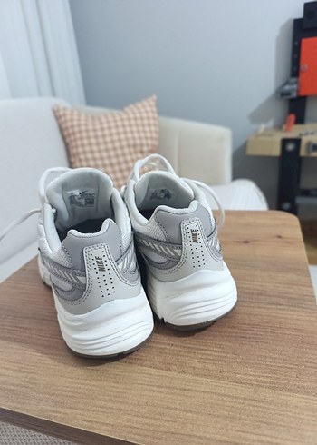 Nike initiator  Beyaz Bağcıklı Kadın Spor Ayakkabı - Görsel 4