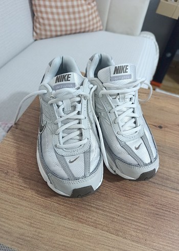 Nike initiator  Beyaz Bağcıklı Kadın Spor Ayakkabı - Görsel 2