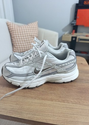 Nike initiator  Beyaz Bağcıklı Kadın Spor Ayakkabı - Görsel 3