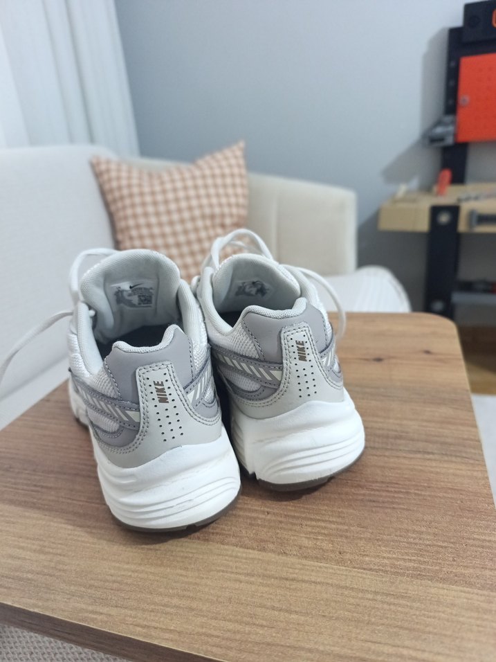 Nike initiator  Beyaz Bağcıklı Kadın Spor Ayakkabı - Görsel 4