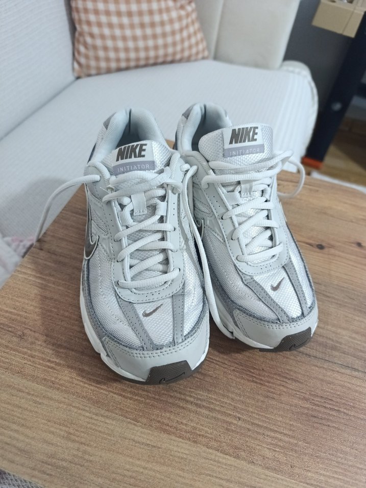 Nike initiator  Beyaz Bağcıklı Kadın Spor Ayakkabı - Görsel 2