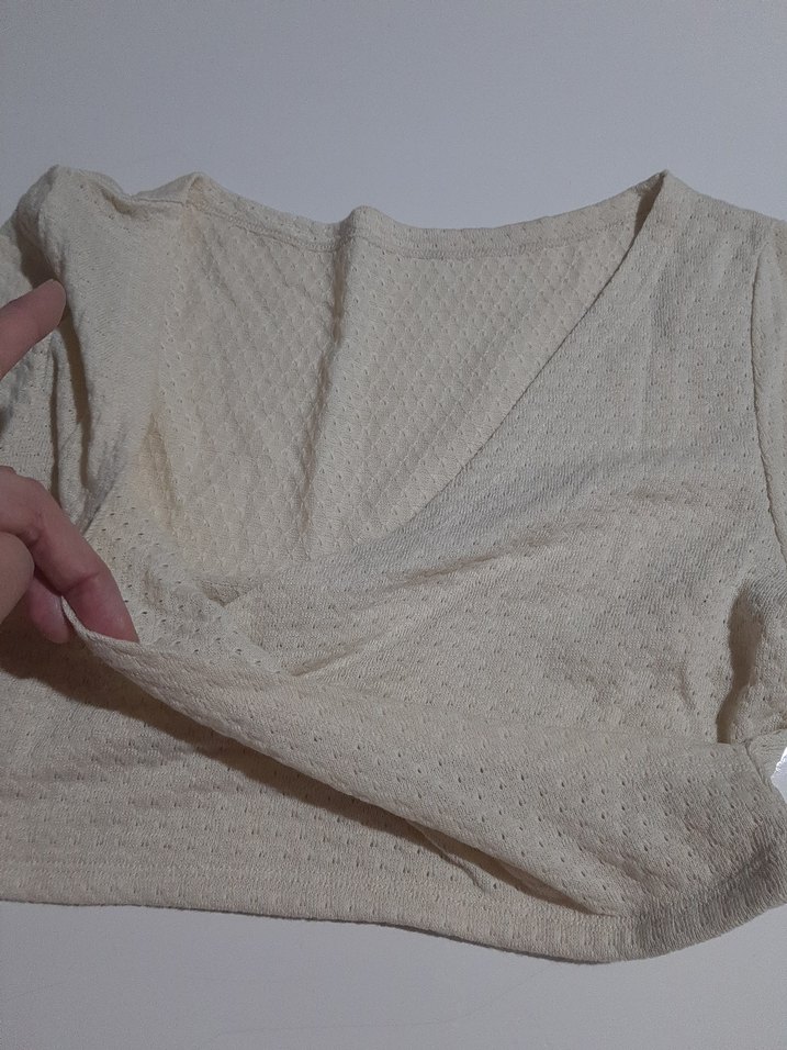 Bej V Yakalı Uzun Kollu Crop Top - Görsel 4