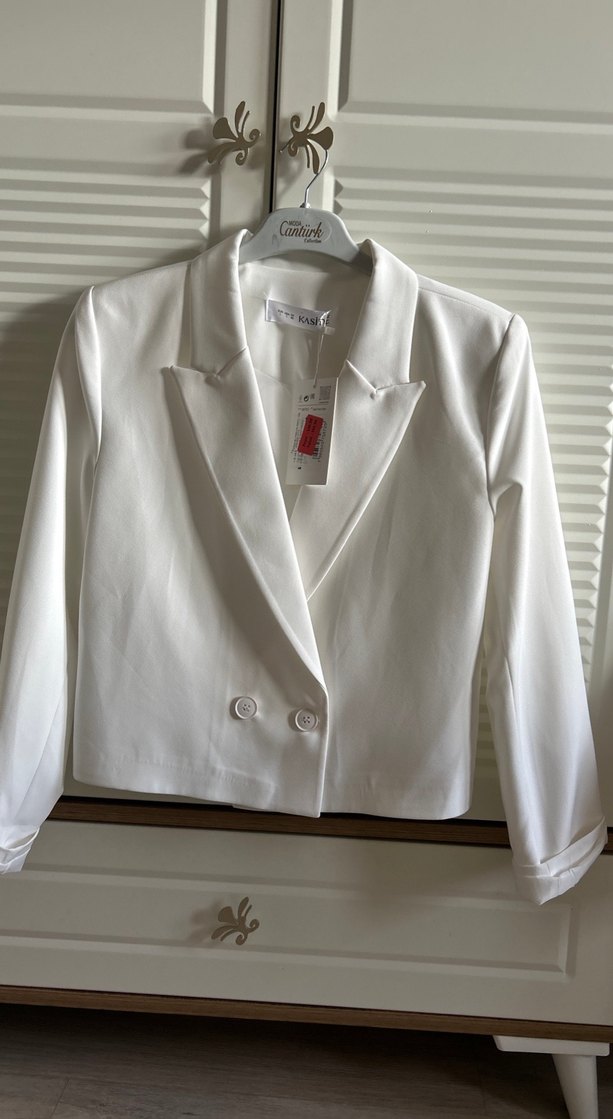 Beyaz Kadın Kısa Kesim Düğmeli Blazer - Görsel 2