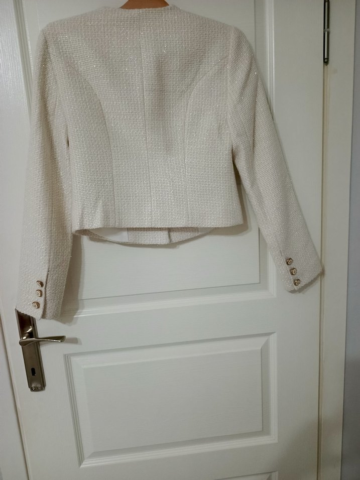 Düğmeli Beyaz Mini Kadın Klasik Ceket - Görsel 2